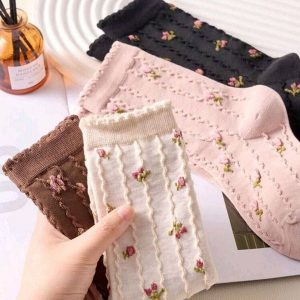 جوراب ساقدار گل برجسته وارداتی Soc24 فروشگاه برایاشاپ