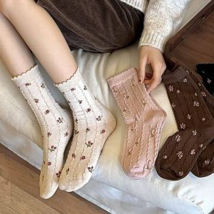 جوراب ساقدار گل برجسته وارداتی Soc24 فروشگاه برایاشاپ