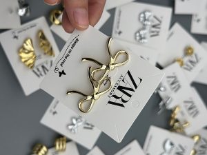 گوشواره زنانه مینیمال رنگ ثابت ضدحساسیت Gz090 فروشگاه برایاشاپ